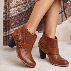 Anthropologie Miss Albright Nettie Ruffled Ankle Booties  Soft Leather 7 B